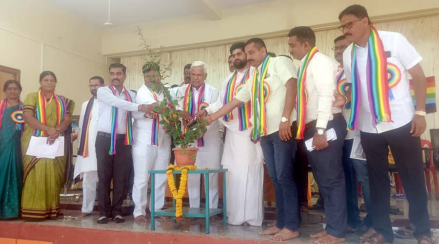 ತೇರದಾಳದಲ್ಲಿ ಜರುಗಿದ 72ನೇ ಅಖಿಲ ಭಾರತ ಸಹಕಾರ ಸಪ್ತಾಹ ದಿನಾಚರಣೆ ಕಾರ್ಯಕ್ರಮಕ್ಕೆ ಗಣ್ಯರು ಚಾಲನೆ ನೀಡಿದರು