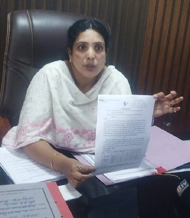 ಕೋಲಾರ ಡಿಸಿಎಫ್ ಸರೀನಾ ಸಿಕ್ಕಲಿಗಾರ್ ಪತ್ರಿಕಾಗೋಷ್ಠಿಯಲ್ಲಿ ಮಾತನಾಡಿದರು