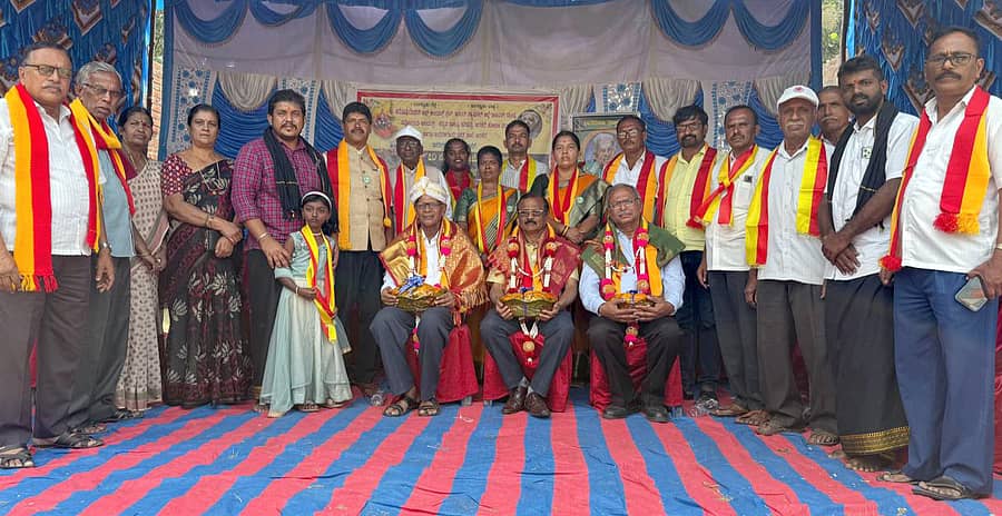 <div class="paragraphs"><p>ಶ್ರೀರಂಗಪಟ್ಟಣ ತಾಲ್ಲೂಕಿನ ಅರಕೆರೆ ಗ್ರಾಮದಲ್ಲಿ ಕಸಾಪ ಹೋಬಳಿ ಘಟಕ ಹಾಗೂ ಅಲಯನ್ಸ್ ಕ್ಲಬ್ ಶನಿವಾರ ಏರ್ಪಡಿಸಿದ್ದರು</p></div>