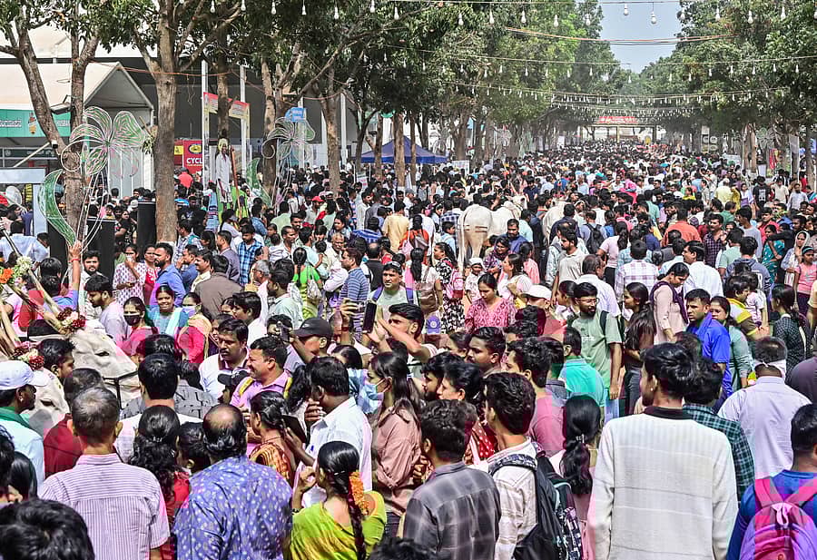 ಜಿಕೆವಿಕೆ ಆವರಣದಲ್ಲಿ ನಡೆಯುತ್ತಿರುವ ಕೃಷಿ ಮೇಳಕ್ಕೆ ಭಾನುವಾರ ಭೇಟಿ ನೀಡಿದ್ದ ಜನಸಾಗರ
ಪ್ರಜಾವಾಣಿ ಚಿತ್ರಗಳು: ಪ್ರಶಾಂತ್ ಎಚ್.ಜಿ.