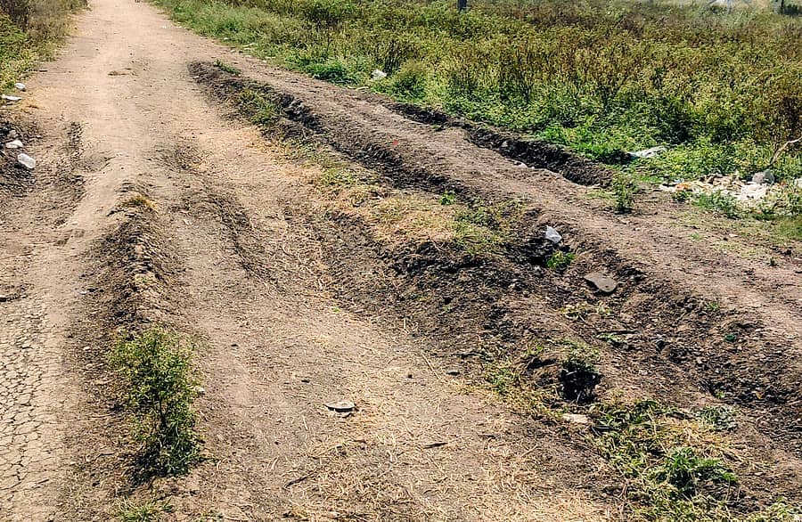 ಅಳವಂಡಿಯ ಎಪಿಎಂಸಿ ಉಪ ಮಾರುಕಟ್ಟೆಯಲ್ಲಿರುವ ರಸ್ತೆಯ ದುಸ್ಥಿತಿ