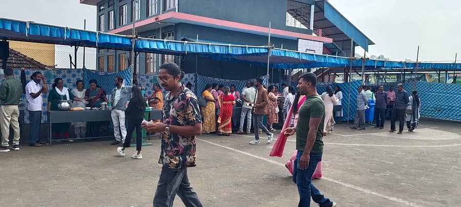 ಸುಂಟಿಕೊಪ್ಪ ಸಂತ ಅಂತೋಣಿ ದೇವಾಲಯದ ವತಿಯಿಂದ ಭಾನುವಾರ ಏರ್ಪಡಿಸಿದ್ದ ಮಿಷನ್ ಸಂಡೆ ಕಾರ್ಯಕ್ರಮದಲ್ಲಿ ಜನರು ಆಸಕ್ತಿಯಿಂದ ಪಾಲ್ಗೊಂಡಿದ್ದರು