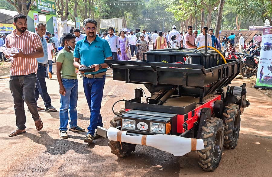 ವಿದ್ಯುತ್ ಚಾಲಿತ ‘ಫಾರ್ಮ್ ಎಕ್ಸ್–500’
ಪ್ರಜಾವಾಣಿ ಚಿತ್ರಗಳು: ಪ್ರಶಾಂತ್ ಎಚ್.ಜಿ.