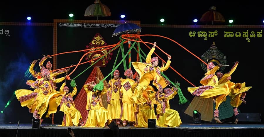 ಗುಜರಾತ್ನ ದಾಂಡಿಯ ನೃತ್ಯದ ಸೊಬಗು