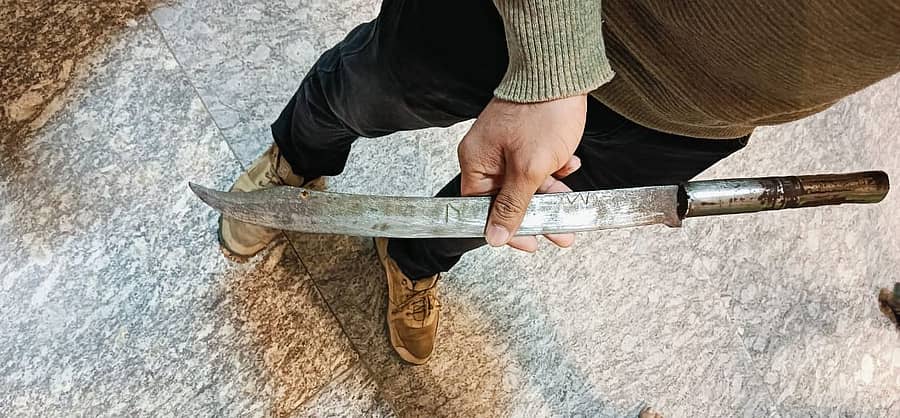 ಆರೋಪಿಯಿಂದ ವಶಕ್ಕೆ ಪಡೆಯಲಾದ ಮಾರಕಾಸ್ತ್ರ