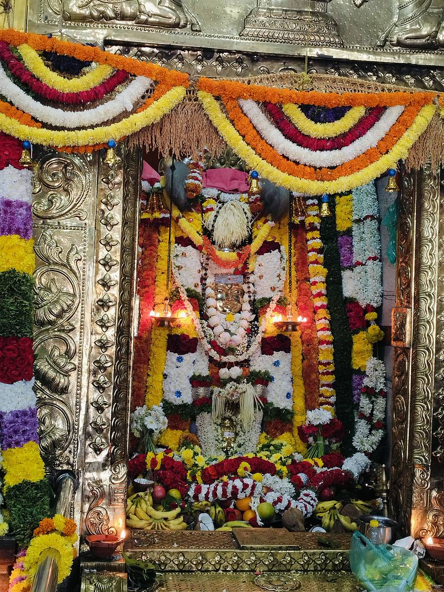 ಚಿಕ್ಕಹೊಸಹಳ್ಳಿಯ ಮಹದೇಶ್ವರ ಸ್ವಾಮಿಗೆ ವಿಶೇಷ ಅಲಂಕಾರ
