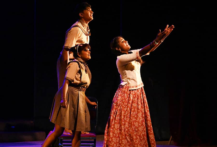 ತುಮಕೂರಿನಲ್ಲಿ ಸೋಮವಾರ ರಂಗಾಯಣ ವತಿಯಿಂದ ‘ಮೈ ಫ್ಯಾಮಿಲಿ’ ನಾಟಕ ಪ್ರದರ್ಶಿಸಲಾಯಿತು