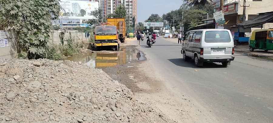 ತಿರುಮಶೆಟ್ಟಿಹಳ್ಳಿ ಸರ್ಕಲ್ ಸಮೀಪದ ರಸ್ತೆ