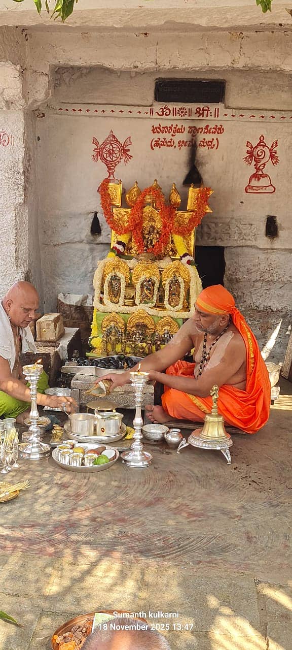 ಗಂಗಾವತಿ ತಾಲ್ಲೂಕಿನ ಆನೆಗೊಂದಿ ನವವೃಂದಾವನ ಗಡ್ಡೆಯಲ್ಲಿ ರಾಯರ ಮಠದಿಂದ ಪದ್ಮನಾಭತೀರ್ಥರ ಪೂರ್ವಾರಾಧನೆ ಜರುಗಿತು 