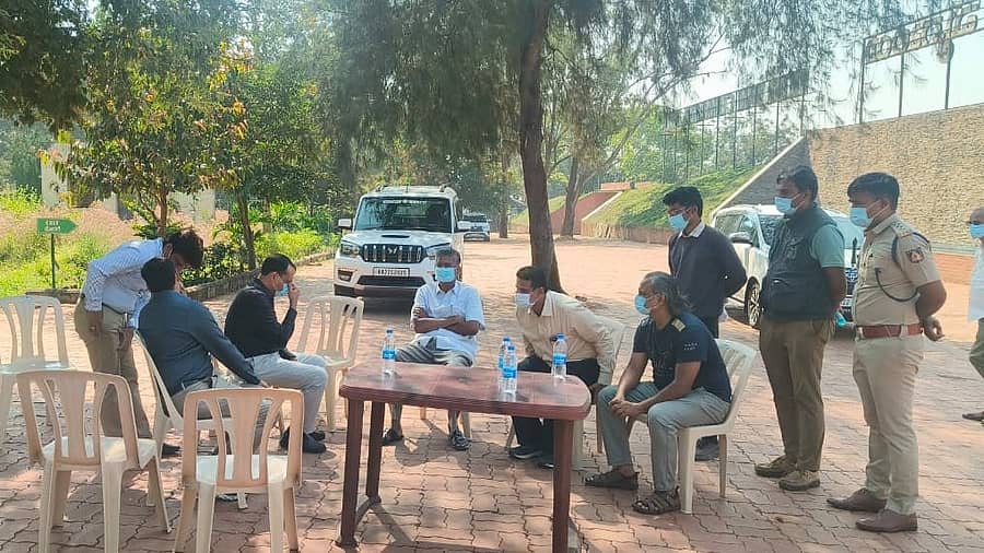 <div class="paragraphs"><p>ರಾಣಿ ಚನ್ನಮ್ಮ ಕಿರು ಮೃಗಾಲಯಕ್ಕೆ ಭೇಟಿ ನೀಡಿದ ಸತೀಶ ಜಾರಕಿಹೊಳಿ ಅಧಿಕಾರಿಗಳಿಂದ ಮಾಹಿತಿ ಪಡೆದರು</p></div>