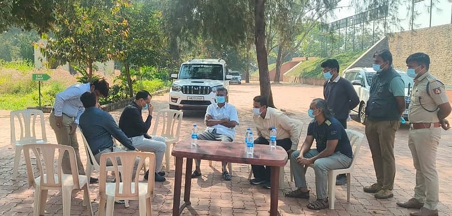 ಬೆಳಗಾವಿ ಸಮೀಪದ ಭೂತರಾಮನ ಹಟ್ಟಿಯ ರಾಣಿ ಚನ್ನಮ್ಮ ಕಿರು ಮೃಗಾಲಯಕ್ಕೆ ಲೋಕೋಪಯೋಗಿ ಸಚಿವ ಸತೀಶ ಜಾರಕಿಹೊಳಿ ಮಂಗಳವಾರ ಭೇಟಿ ನೀಡಿ, ಅಧಿಕಾರಿಗಳಿಂದ ಮಾಹಿತಿ ಪಡೆದರು