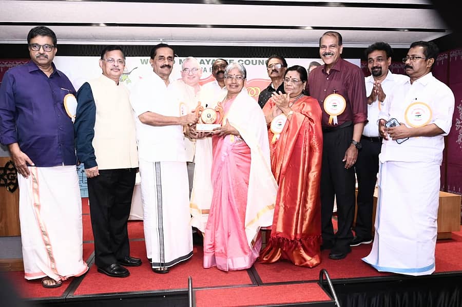 ಲೇಖಕಿ ಪಾರ್ವತಿ ಐತಾಳ್ ಅವರನ್ನು ಗೌರವಿಸಲಾಯಿತು