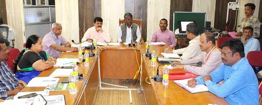 ಕೊಪ್ಪಳದಲ್ಲಿ ಮಂಗಳವಾರ ನಡೆದ ಮಕ್ಕಳ ಕುರಿತ ಸಭೆಯಲ್ಲಿ ರಾಜ್ಯ ಮಕ್ಕಳ ಹಕ್ಕುಗಳ ರಕ್ಷಣಾ ಆಯೋಗದ ಸದಸ್ಯ ಶೇಖರಗೌಡ ಜಿ. ರಾಮತ್ನಾಳ ಮಾತನಾಡಿದರು