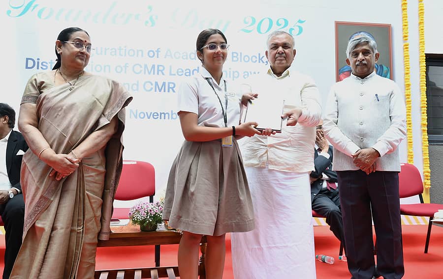 <div class="paragraphs"><p>ಸಿಎಂಆರ್ ಸಮೂಹ ಶಿಕ್ಷಣ ಸಂಸ್ಥೆಗಳ ಸಂಸ್ಥಾಪನಾ ದಿನಾಚರಣೆ ಕಾರ್ಯಕ್ರಮದಲ್ಲಿ ಪ್ರತಿಭಾವಂತ ವಿದ್ಯಾರ್ಥಿಗಳಿಗೆ ವಿದ್ಯಾರ್ಥಿವೇತನ ವಿತರಿಸಲಾಯಿತು</p></div>