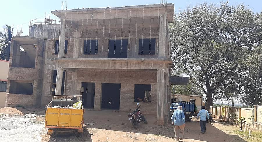 ಹೂವಿನಹಡಗಲಿ ತಾಲ್ಲೂಕು ಮೈಲಾರದಲ್ಲಿ ‘ಗ್ರಾಮಸೌಧ’ ಕಾಮಗಾರಿ ಅಪೂರ್ಣವಾಗಿದೆ