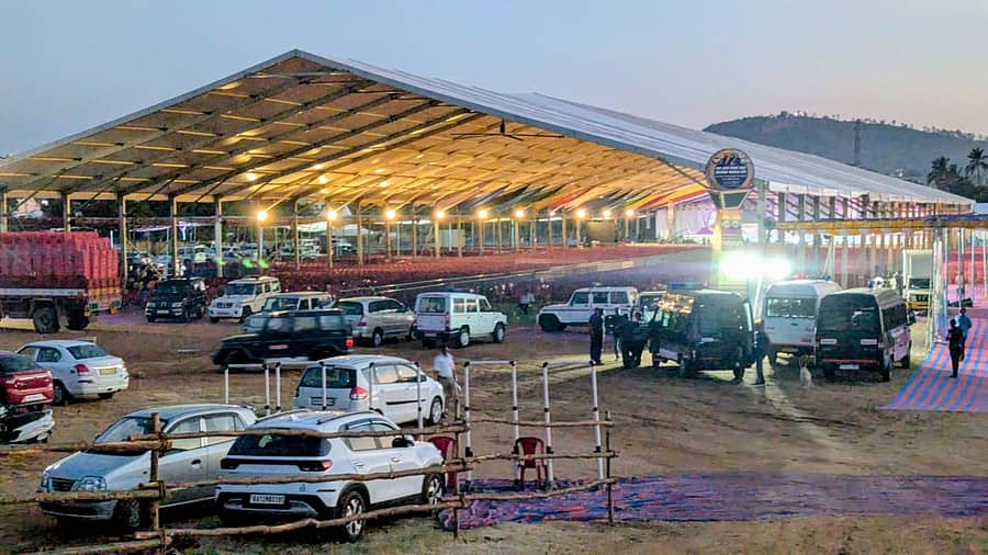 ಚಾಮರಾಜನಗರದ ಡಾ.ಬಿ.ಆರ್.ಅಂಬೇಡ್ಕರ್ ಜಿಲ್ಲಾ ಕ್ರೀಡಾಂಗಣದಲ್ಲಿ ಗುರುವಾರ ನಡೆಯಲಿರುವ ಖಿಲ ಭಾರತ ಸಹಕಾರ ಸಪ್ತಾಹ ನಡೆಯಲಿದ್ದು ಅಂತಿಮ ಹಂತದ ಸಿದ್ಧತೆಗಳು ನಡೆಯುತ್ತಿವೆ