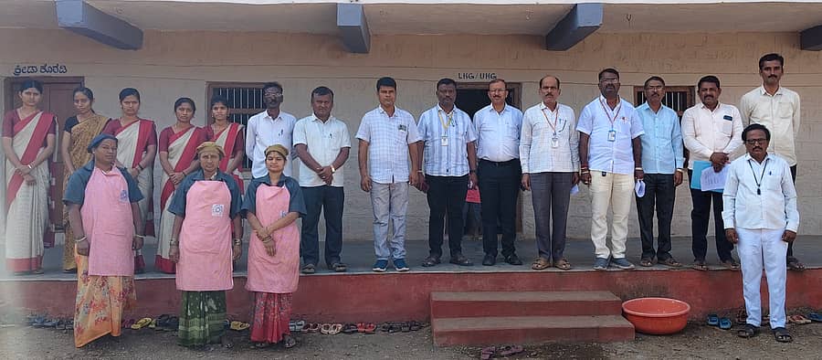 ಹಂದಿಗುಂದ ಕ್ಲಸ್ಟರ್ ಶಾಲೆಗಳಿಗೆ ಎ.ಬಿ.ಮಲಬಣ್ಣವರ ನೇತೃತ್ವದ ತಂಡ ಈಚೆಗೆ ಭೇಟಿ ನೀಡಿತು