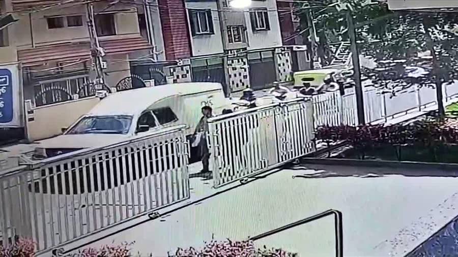 ಸಿ.ಸಿ.ಟಿ.ವಿ ಕ್ಯಾಮೆರಾದಲ್ಲಿ ಸೆರೆಯಾಗಿರುವ ಸಿಎಂಎಸ್ ಏಜೆನ್ಸಿ ವಾಹನ 