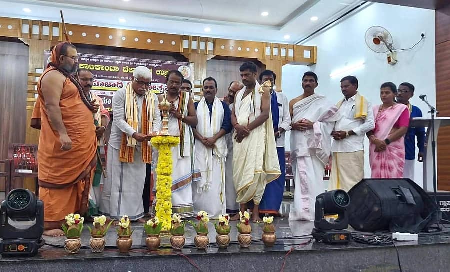 ಉಪ್ರಳ್ಳಿ ಎನ್.ವಿ.ಕೆ. ಸಭಾಭವನದಲ್ಲಿ ಧಾರ್ಮಿಕ ಸಭೆ ಉದ್ಘಾಟನೆಗೊಂಡಿತು