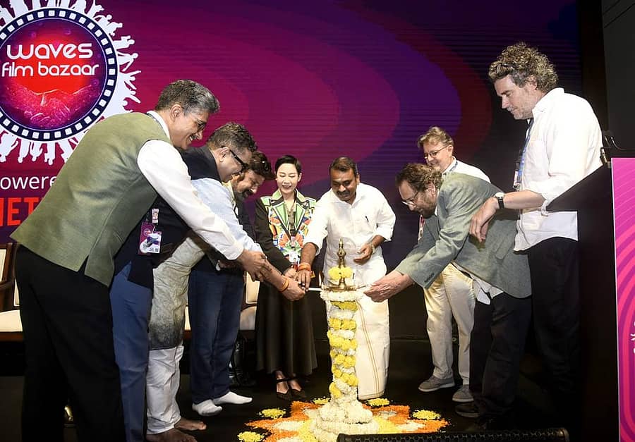 <div class="paragraphs"><p>ಗೋವಾ ಅಂತರರಾಷ್ಟ್ರೀಯ ಚಿತ್ರೋತ್ಸವದಲ್ಲಿ ಫಿಲಂ ಬಜಾರ್ ಉದ್ಘಾಟಿಸಿದ ಕೇಂದ್ರ ಸಚಿವ ಎಲ್ ಮುರುಗನ್</p></div>