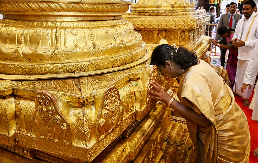 <div class="paragraphs"><p>ರಾಷ್ಟ್ರಪತಿ ದ್ರೌಪದಿ ಮುರ್ಮು ಅವರು ಶುಕ್ರವಾರ ತಿರುಪತಿಯಲ್ಲಿ ವೆಂಕಟೇಶ್ವರಸ್ವಾಮಿಯ ದರ್ಶನ ಪಡೆದರು– ಪಿಟಿಐ ಚಿತ್ರ</p></div>