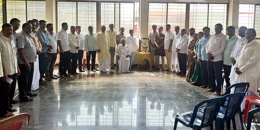 ಹುಣಸಗಿ ಪಟ್ಟಣದ ಯುಕೆಪಿ ಕ್ಯಾಂಪಿನ ನೀಲಕಂಠೇಶ್ವರ ಕಲ್ಯಾಣ ಮಂಟಪದಲ್ಲಿ ಕಸಾಪ ತಾಲ್ಲೂಕು ಸಮ್ಮೇಳನದ ಕಚೇರಿ ಉದ್ಘಾಟಿಸಲಾಯಿತು