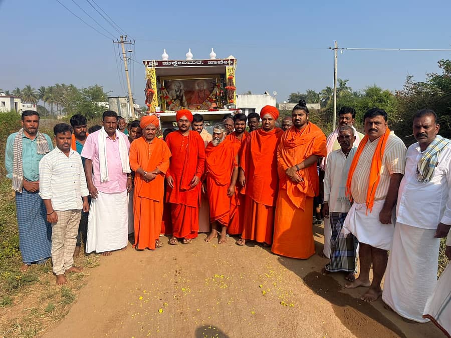 ಹಾವೇರಿ ತಾಲ್ಲೂಕಿನ ಹನುಮನಹಳ್ಳಿ ಗ್ರಾಮದಲ್ಲಿ ‘ವ್ಯಸನಮುಕ್ತ ಗ್ರಾಮಗಳ ಸಂಕಲ್ಪ ಜನಜಾಗೃತಿ ಪಾದಯಾತ್ರೆ’ ಗುರುವಾರ ಜರುಗಿತು