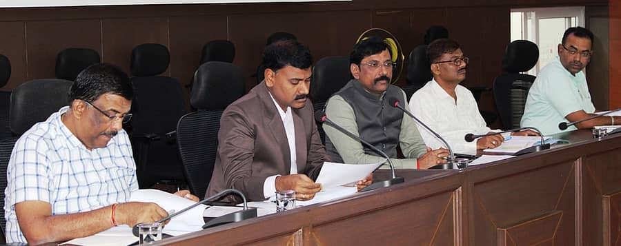 ಬಾಗಲಕೋಟೆಯಲ್ಲಿ ಶುಕ್ರವಾರ ಜಿಲ್ಲಾ ಪಂಚಾಯಿತಿಯಲ್ಲಿ ನಡೆದ ಪ್ರಗತಿ ಪರಿಶೀಲನಾ ಸಭೆಯಲ್ಲಿ ಜಿ.ಪಂ. ಮುಖ್ಯ ಕಾರ್ಯನಿರ್ವಾಣಾಧಿಕಾರಿ ಶಶಿಧರ ಕುರೇರ ಮಾತನಾಡಿದರು