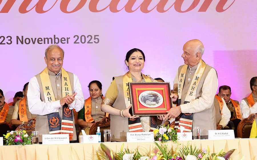 ಶಿವನಾಡರ್‌ ವಿಶ್ವವಿದ್ಯಾಲಯದ ಕುಲಪತಿ ಅನನ್ಯ ಮುಖರ್ಜಿ ಅವರನ್ನು ಮಾಹೆ ಸಹ ಕುಲಾಧಿಪತಿ ಡಾ. ಎಚ್‌.ಎಸ್‌. ಬಲ್ಲಾಳ್‌ ಅವರು ಗೌರವಿಸಿದರು