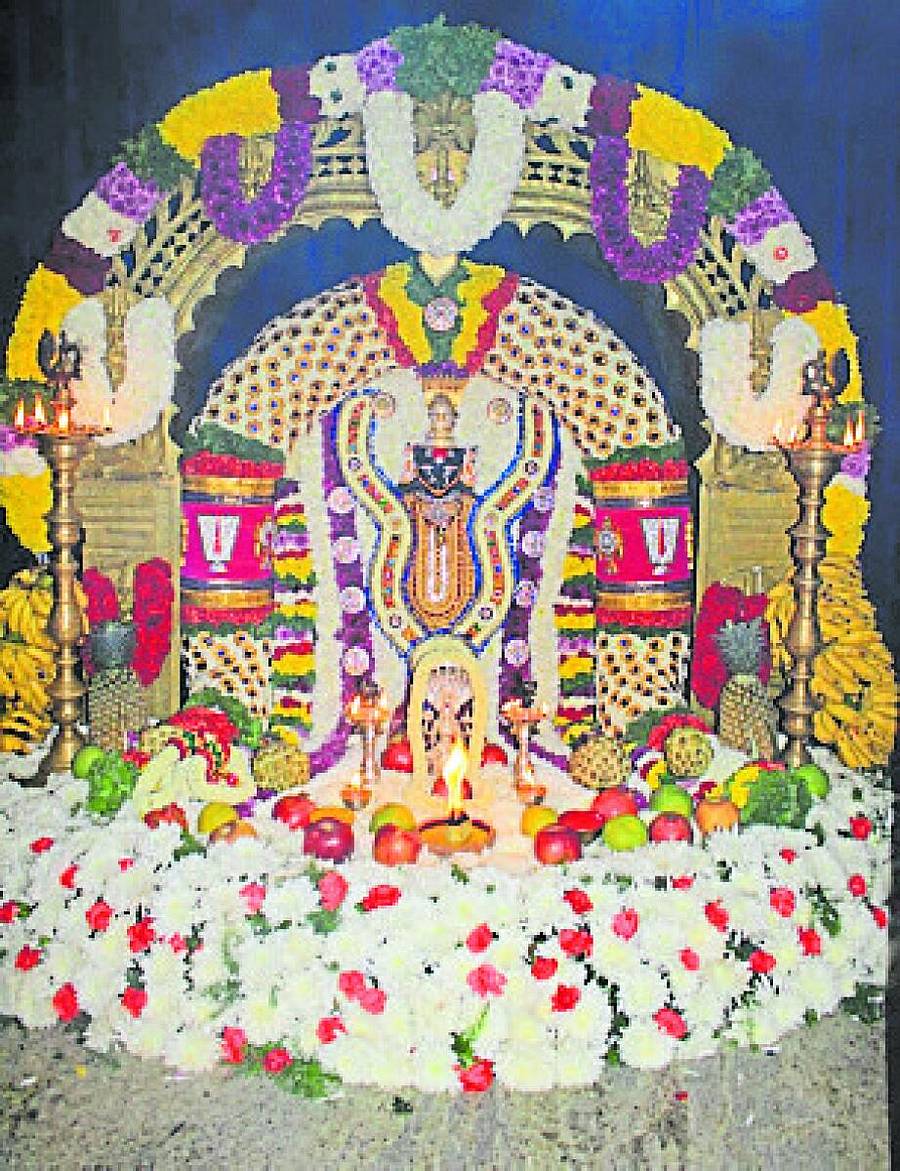 <div class="paragraphs"><p>ಸಪ್ತಮಾತೃಕಾ ಮಾರಿಯಮ್ಮದೇವಿಗೆ ಅಲಂಕಾರ</p></div>