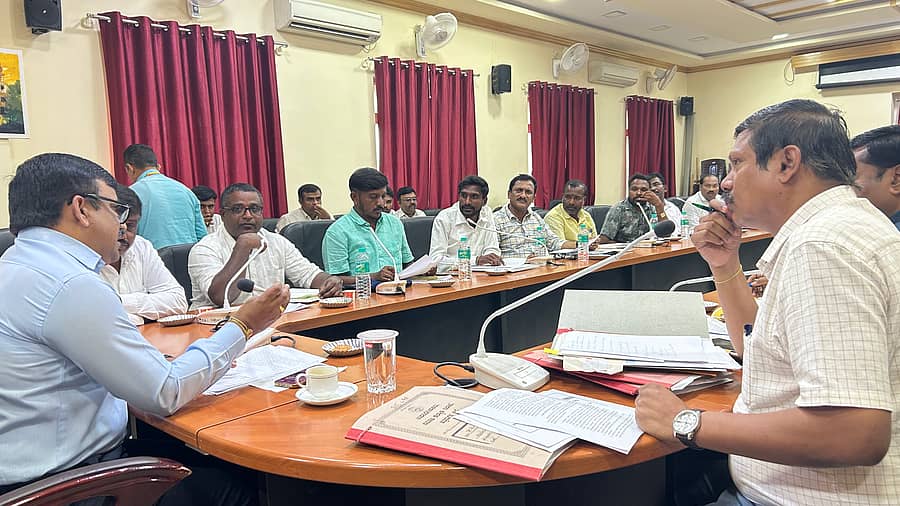 ಹೆಚ್ಚುವರಿ ಜಿಲ್ಲಾಧಿಕಾರಿ ಬಿ.ಟಿ.ಕುಮಾರಸ್ವಾಮಿ ಅವರ ಅಧ್ಯಕ್ಷತೆಯಲ್ಲಿ ಜಿಲ್ಲಾ ಮಟ್ಟದ ಕುಂದುಕೊರತೆ ಸಭೆ ನಡೆಯಿತು