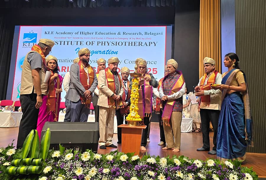 ಬೆಳಗಾವಿಯಲ್ಲಿ ಗುರುವಾರ ಆಯೋಜಿಸಿದ್ದ ಅಂತರರಾಷ್ಟ್ರೀಯ ಫಿಜಿಯೊಥೆರಪಿ ಸಮ್ಮೇಳನವನ್ನು ಗಣ್ಯರು ಉದ್ಘಾಟಿಸಿದರು