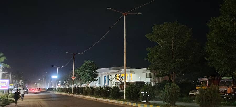 ಚಿಕ್ಕಬಳ್ಳಾಪುರದ ಬಿ.ಬಿ ರಸ್ತೆಯಲ್ಲಿನ ಬೀದಿ ದೀಪಗಳು