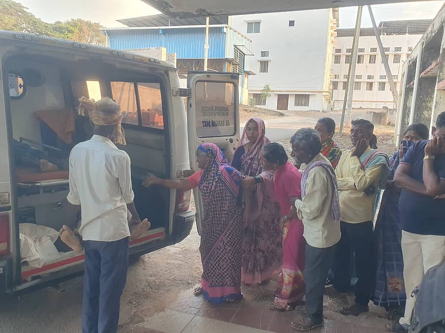 <div class="paragraphs"><p>ನಾಲ್ವರು ಸಾವು</p></div>