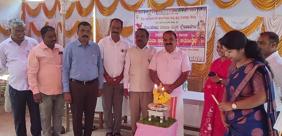 ಮೇಲುಕೋಟೆಯಲ್ಲಿ ನಡೆದ ಪ್ರತಿಭಾ ಕಾರಂಜಿ ಕಾರ್ಯಕ್ರಮವನ್ನು ಗಣ್ಯರು ಉದ್ಘಾಟಿಸಿದರು