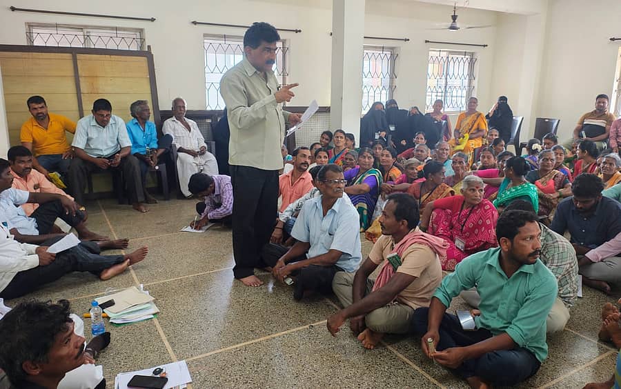 ಭಟ್ಕಳದಲ್ಲಿ ಅರಣ್ಯ ಭೂಮಿ ಹಕ್ಕು ಹೋರಾಟಗಾರರ ವೇದಿಕೆಯ ಸಭೆ ನಡೆಯಿತು