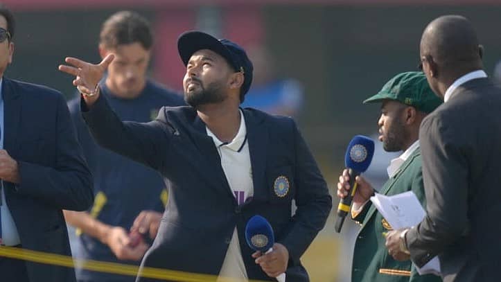 <div class="paragraphs"><p>ಟಾಸ್‌ ವೇಳೆ ರಿಷಭ್‌ ಪಂತ್‌ ಮತ್ತು ತೆಂಬಾ ಬವುಮಾ</p></div>