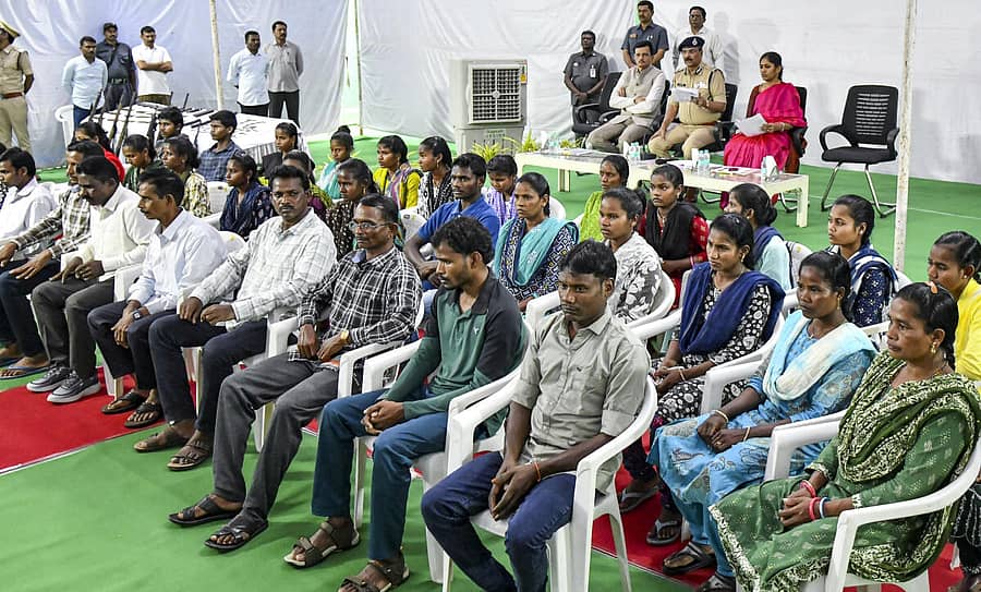 <div class="paragraphs"><p>ಶರಣಾದ ನಕ್ಸಲರು</p></div>