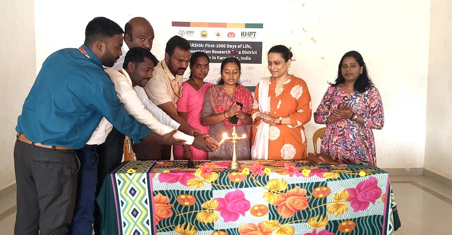 ಮೊಳಕಾಲ್ಮುರಿನ ಬಿ.ಜಿ. ಕೆರೆಯಲ್ಲಿ ಶುಕ್ರವಾರ ಹಮ್ಮಿಕೊಂಡಿದ್ದ ತಾಯಿ ಮತ್ತು ಮಗು ಮರಣ ತಡೆ ತರಬೇತಿ ಕಾರ್ಯಾಗಾರವನ್ನು ವೈದ್ಯೆ ಭೂಮಿಕಾ ಉದ್ಘಾಟಿಸಿದರು