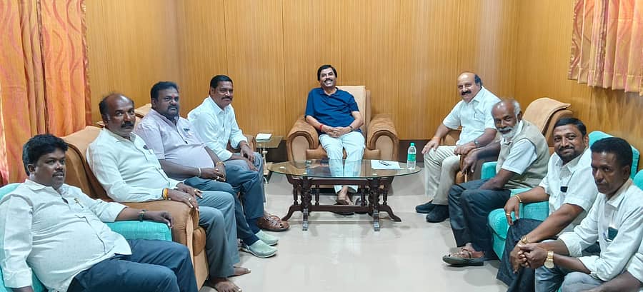 ಗೌರಿಬಿದನೂರು ನಗರದಲ್ಲಿ ಕಾಂಗ್ರೆಸ್ ಸರ್ಕಾರದ ಅಭಿವೃದ್ಧಿ ಕಾರ್ಯಗಳ ಬಗ್ಗೆ ಮಾಧ್ಯಮ ಗೋಷ್ಠಿ ಹಮ್ಮಿಕೊಳ್ಳಲಾಯಿತು