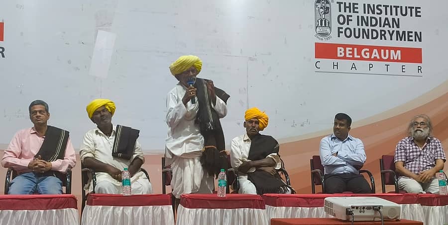 <div class="paragraphs"><p>ಬೆಳಗಾವಿಯಲ್ಲಿ ಶನಿವಾರ ನಡೆದ ‘ಭೇಡ್ ಚಾಲ್ (ಹರ್ಡ್ ವಾಕ್)’ ಸಾಕ್ಷ್ಯಚಿತ್ರ ಪ್ರದರ್ಶನ ಹಾಗೂ ಕುರುಬ ಸಮುದಾಯದ ಸ್ಥಿತಿಗತಿಗಳ ಕುರಿತು ಚಿಂತನ– ಮಂಥನ ಕಾರ್ಯಕ್ರಮದಲ್ಲಿ ನೀಲಕಂಠ ಮಾಮಾ ಕುರುಬರ ಮಾತನಾಡಿದರು</p></div>