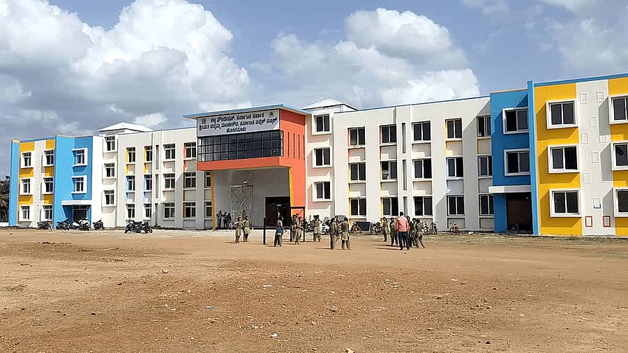 ಚನ್ನಪಟ್ಟಣ ತಾಲ್ಲೂಕಿನ ಹೊಂಗನೂರು ಗ್ರಾಮದಲ್ಲಿ ಡಾ.ವೆಂಕಟಪ್ಪ ಅವರು ನಿರ್ಮಾಣ ಮಾಡಿರುವ ಕೆಪಿಎಸ್ ಶಾಲೆ ಸುಸಜ್ಜಿತ ಕಟ್ಟಡ