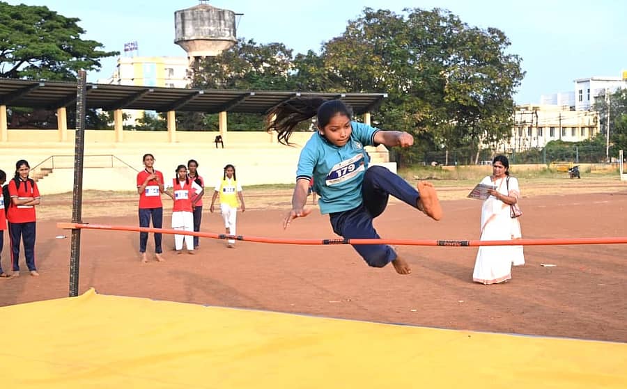 ಹೈಜಂಪ್ ಸ್ಪರ್ಧೆಯಲ್ಲಿ ಸಾಮರ್ಥ್ಯ ತೋರಿದ ಬಾಲಕಿ
