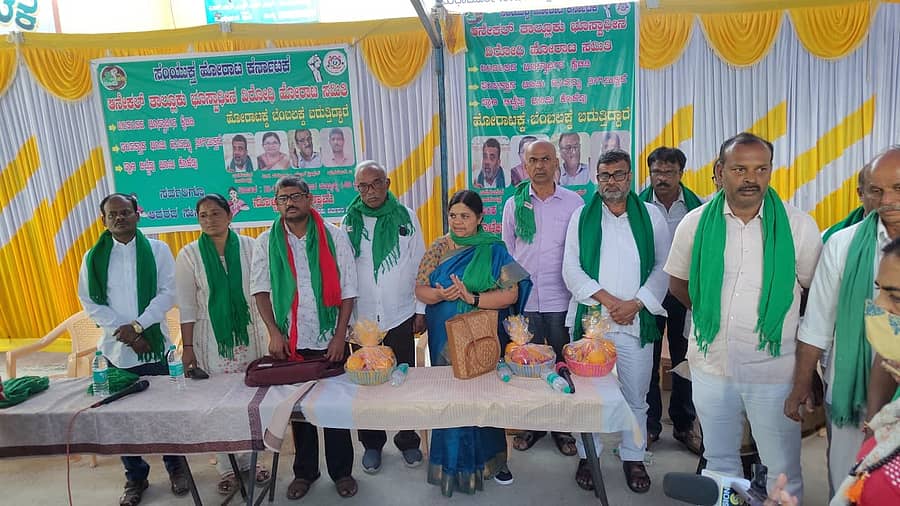 ಆನೇಕಲ್‌ ತಾಲ್ಲೂಕಿನ ಸೊಳ್ಳೆಪುರದಲ್ಲಿ ಭೂಸ್ವಾಧೀನ ವಿರೋಧಿ ಹೋರಾಟ ಸಮಿತಿ ವತಿಯಿಂದ ಆಯೋಜಿಸಿದ್ದ ರೈತರ ಸಭೆ ಆಯೋಜಿಸಲಾಗಿತ್ತು