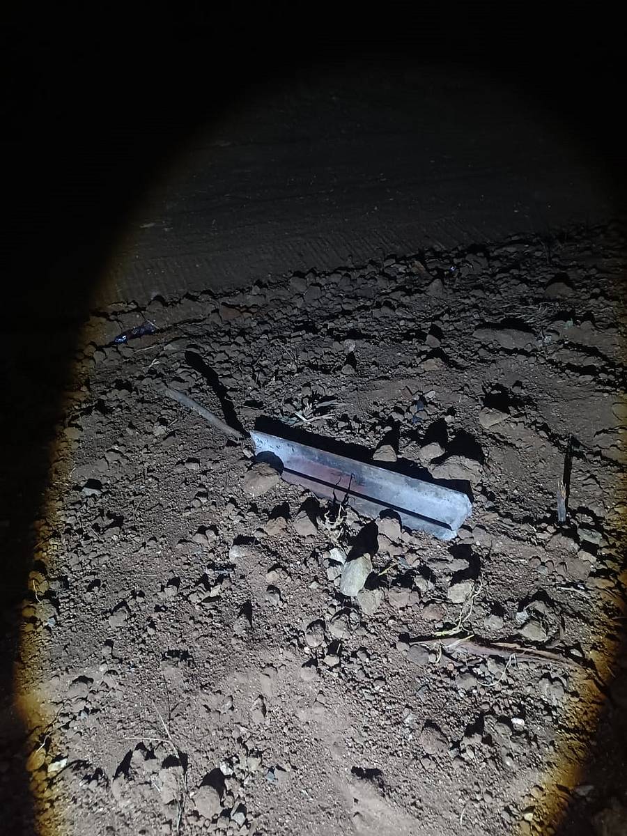 ಕಿಡಿಗೇಡಿಗಳು ರೈಲು ಹಳಿ ಮೇಲೆ ಇಟ್ಟಿದ್ದ ಕಬ್ಬಿಣದ ತುಣುಕು(ಸಂಗ್ರಹ)