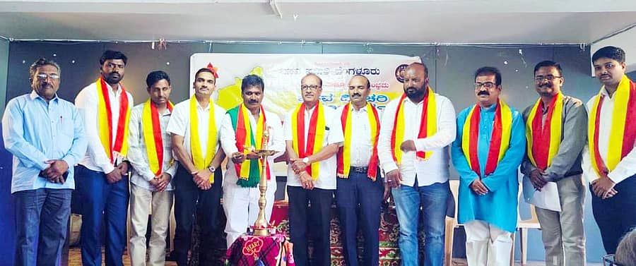 ಬೈಲಹೊಂಗಲ ಗಣಾಚಾರಿ ಶಿಕ್ಷಣ ಸಂಸ್ಥೆಯಲ್ಲಿ ನಡೆದ ಸಮಾರಂಭವನ್ನು ರೈತ ಶಂಕರ ಬೋಳನ್ನವರ ಉದ್ಘಾಟಿಸಿದರು