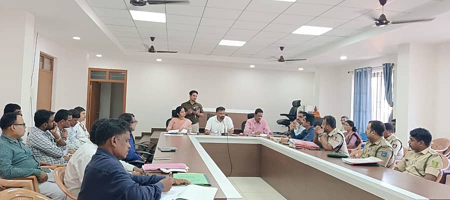 ಅರಣ್ಯ, ಕಂದಾಯ ಹಾಗೂ ಇತರೆ ಇಲಾಖೆಗಳ ಜೊತೆ ಶಾಸಕ ಗುರುರಾಜ್ ಗಂಟಿಹೊಳೆ ಸಭೆ ನಡೆಸಿದರು