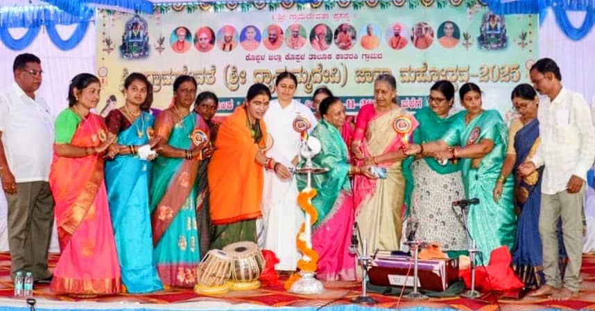 ಅಳವಂಡಿ ಸಮೀಪದ ಕಾತರಕಿ ಗ್ರಾಮದಲ್ಲಿ ಗ್ರಾಮದೇವತೆ ದ್ಯಾಮಮ್ಮದೇವಿ ಜಾತ್ರಾ ಮಹೋತ್ಸವ ಅಂಗವಾಗಿ ಆಯೋಜಿಸಿದ್ದ ಮಹಿಳಾ ಗೋಷ್ಠಿಯನ್ನು ಗಣ್ಯರು ಉದ್ಘಾಟಿಸಿದರು