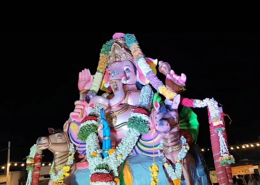 <div class="paragraphs"><p>ಮಂಡ್ಯ ತಾಲ್ಲೂಕಿನ ಕೆರಗೋಡು ಗ್ರಾಮದಲ್ಲಿ ವಿಜೃಂಭಣೆಯಿಂದ ಗಣೇಶಮೂರ್ತಿ ಮೆರವಣಿಗೆ ನಡೆಯಿತು</p></div>