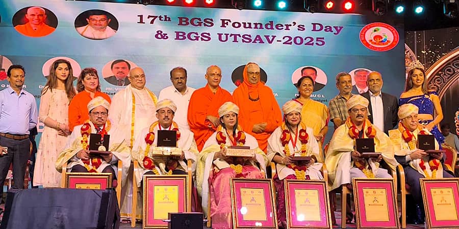 ಬಿಜಿಎಸ್ ಉತ್ಸವ ಮತ್ತು ಸಂಸ್ಥಾಪನಾ ದಿನಾಚರಣೆಯಲ್ಲಿ ಸಾಧಕರನ್ನು ಸನ್ಮಾನಿಸಲಾಯಿತು